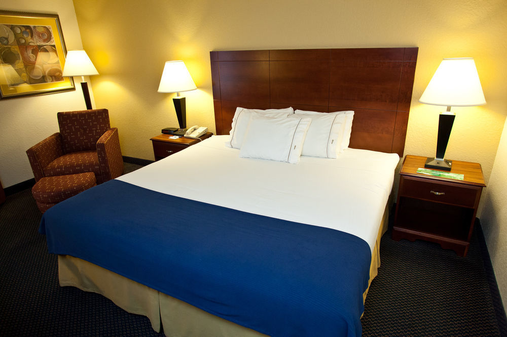 Holiday Inn Express Richmond I-64 Short Pump Area, An Ihg Hotel Exteriör bild